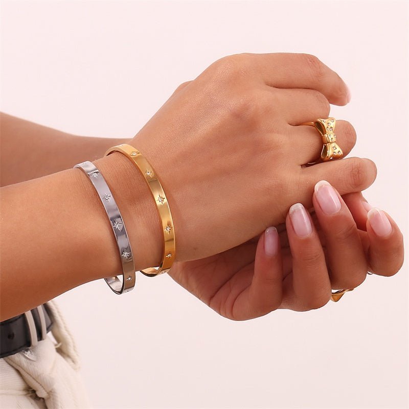 Sterne Armreif mit Steinen im Silber look - PULXERA
