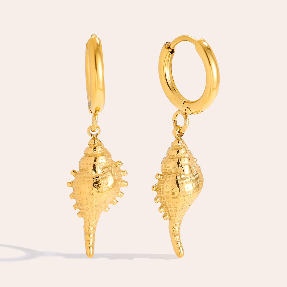 Goldene Ocean Muschel Ohrringe – Detailansicht