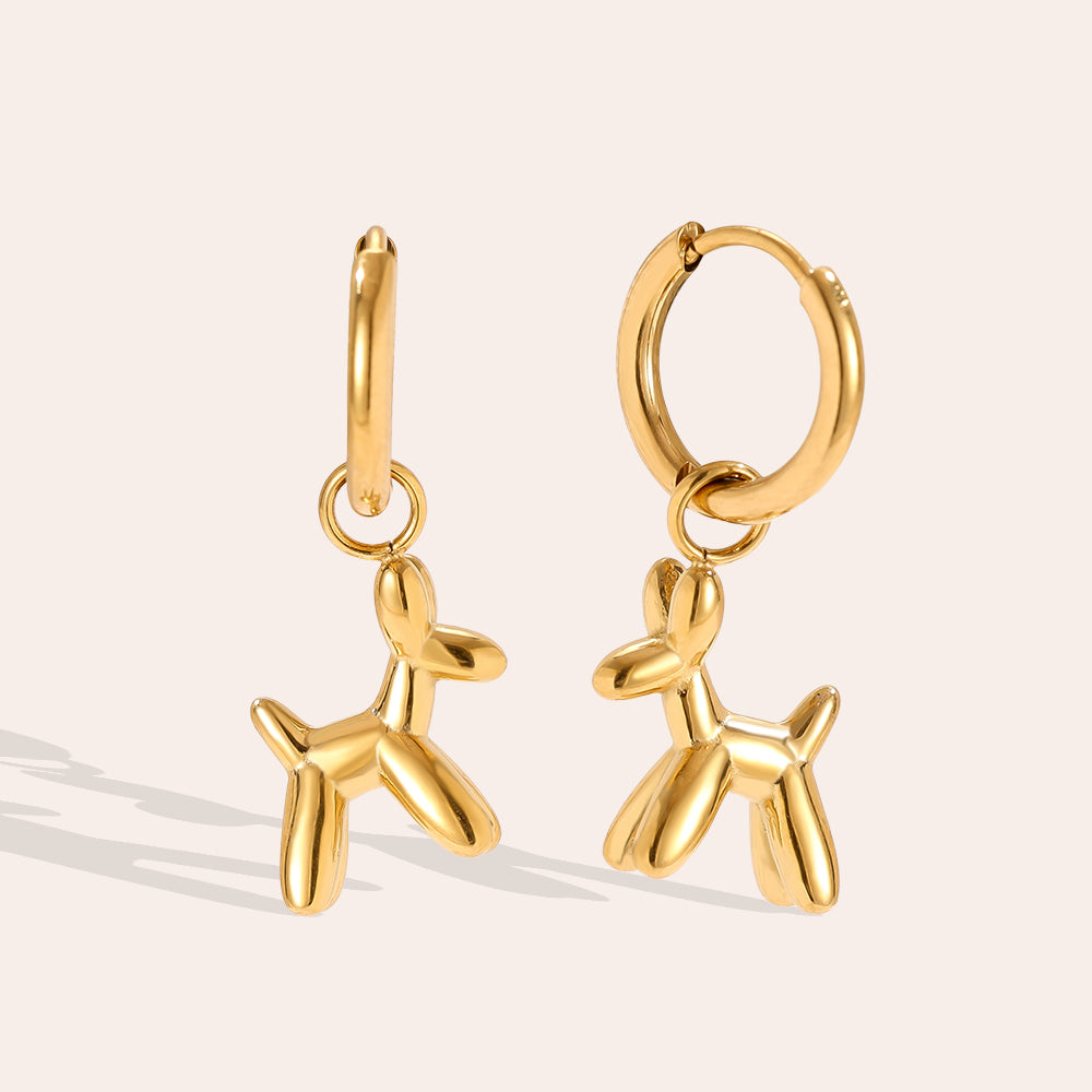 Goldene Ballon Dog Ohrringe – Detailansicht