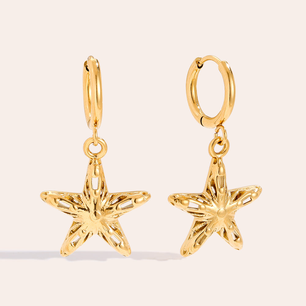 Goldene Cool Star Ohrringe – Detailansicht