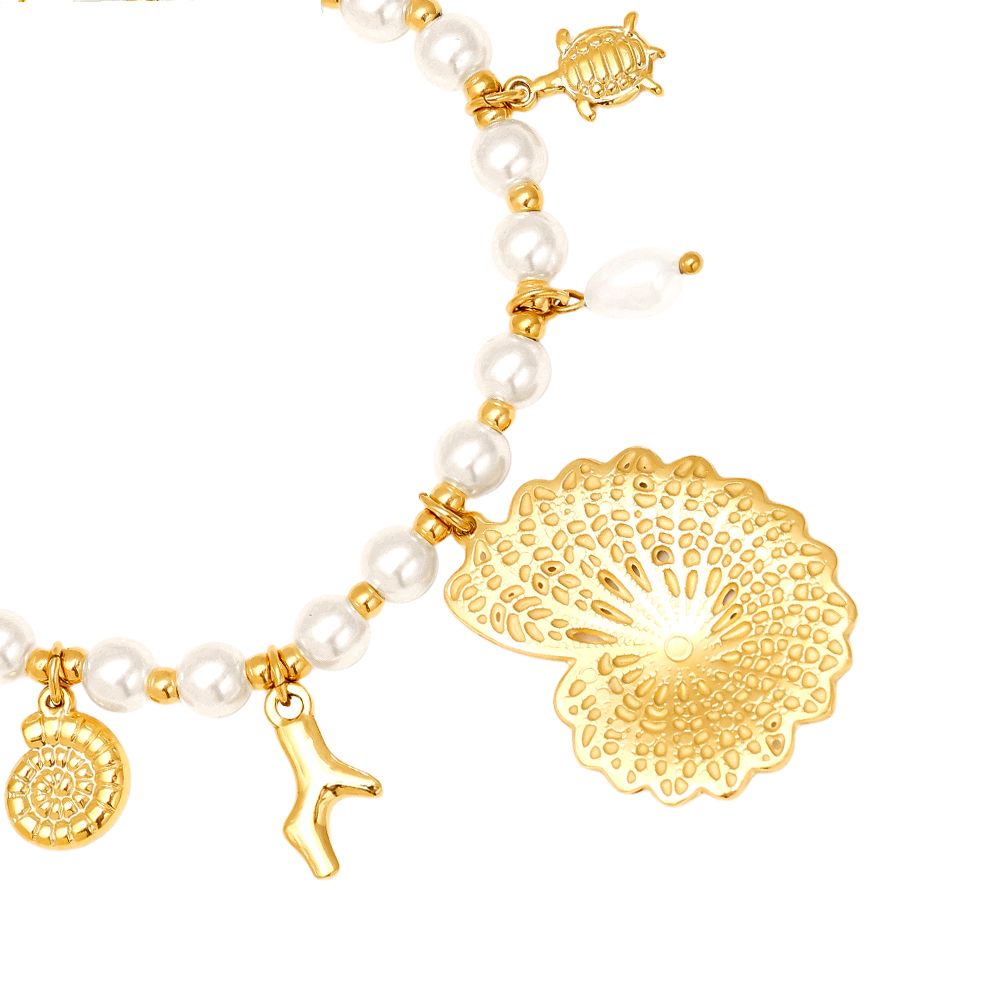 Goldenes Pearl Charm Armband mit Muschel-Anhängern
