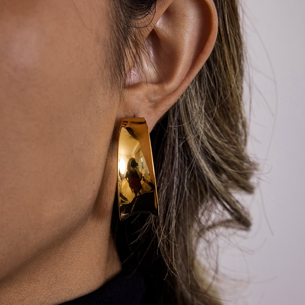 Bold Gold Hoop Earrings – Vergoldete Breite Creolen im modernen Minimal - Design - PULXERA