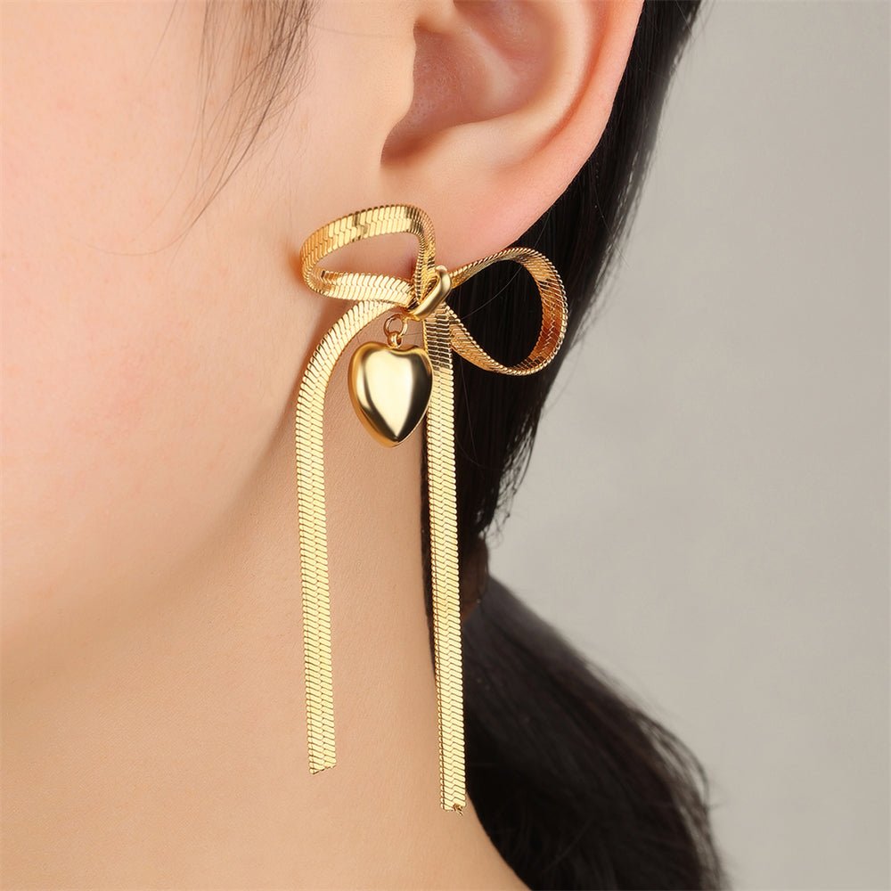 Bow & Heart Drop Earrings – Vergoldete Schleifen - Ohrringe mit Herzanhänger - PULXERA
