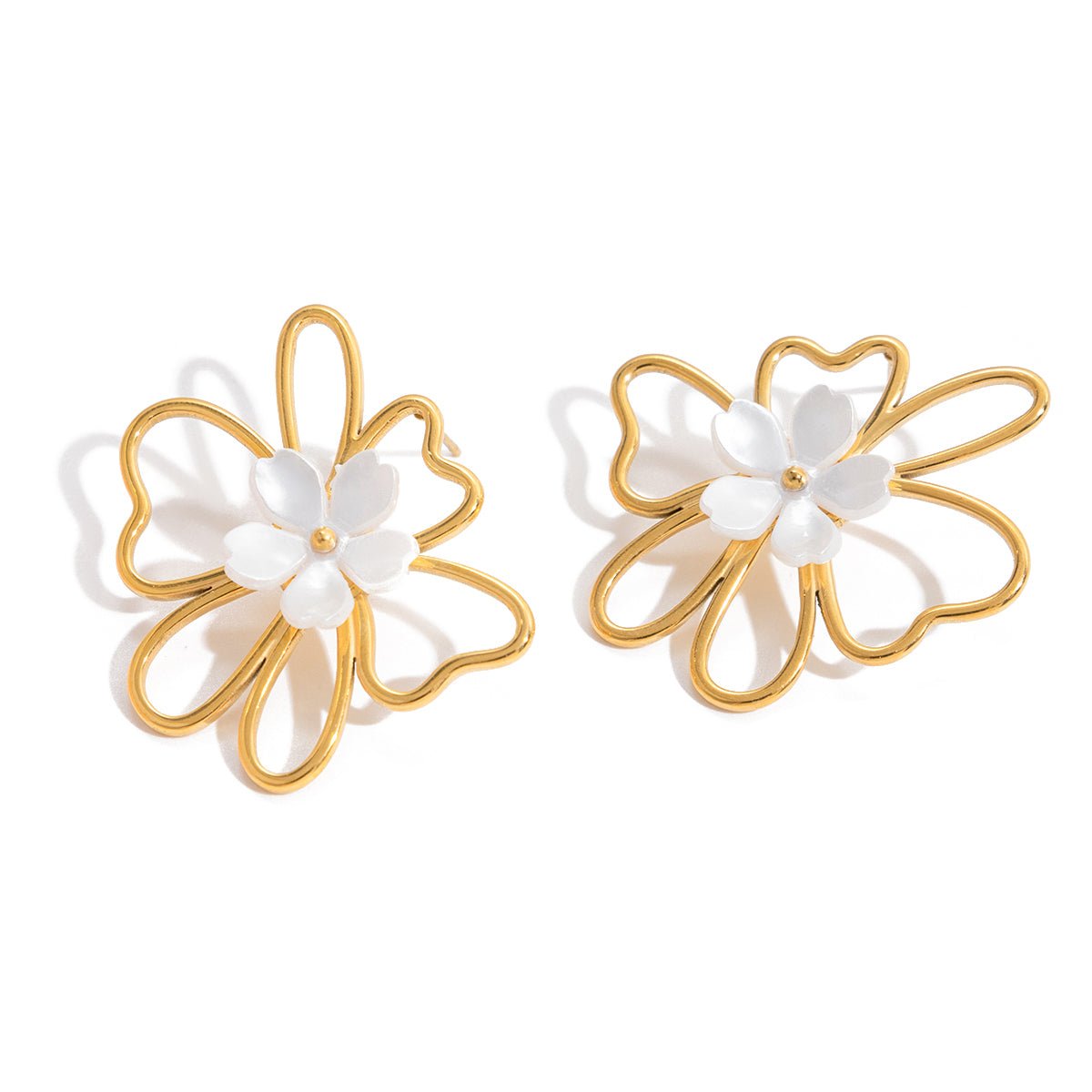 Butterfly Blossom Ohrstecker – Gold - Blütenmix im Statement - Design - PULXERA