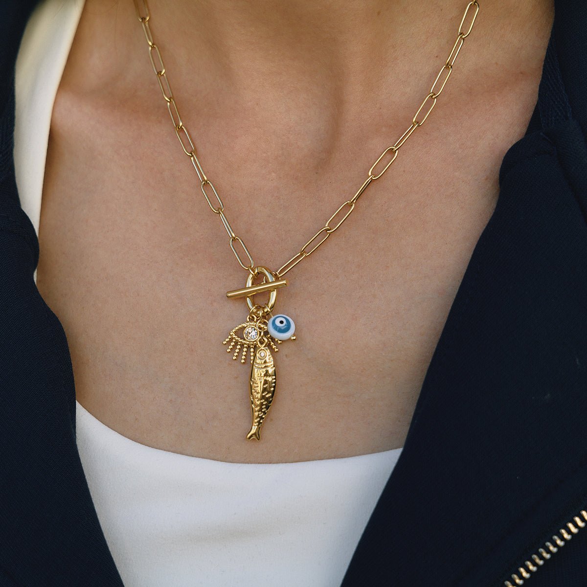 Charm Harmony Necklace – Goldkette mit Nazar - Auge, Fisch & Schutzhand Anhänger - PULXERA
