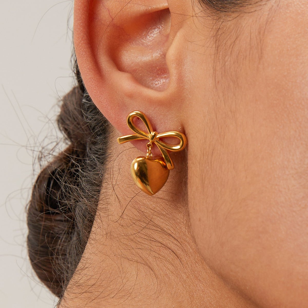 Cute Bow Heart Earrings – Goldene Herz - Ohrringe mit Schleife - PULXERA