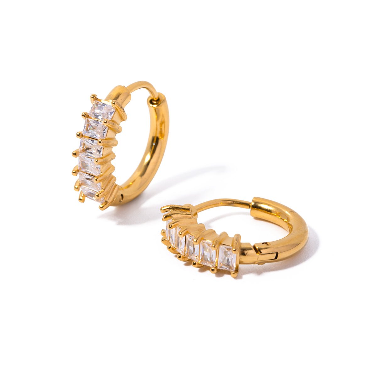 Elegant Crystal Row Hoops – Goldene Creolen mit funkelnden Zirkonia - PULXERA
