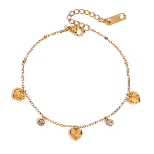 Feines Herz - Armband im 18K Gold Look – Zarte Herzanhänger & Funkel - Details - PULXERA