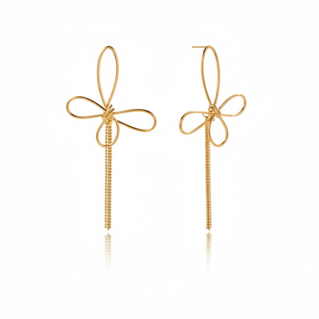 Golden Bowline Drop Earrings – Filigrane Schleifen - Ohrringe mit zartem Kettenanhänger - PULXERA
