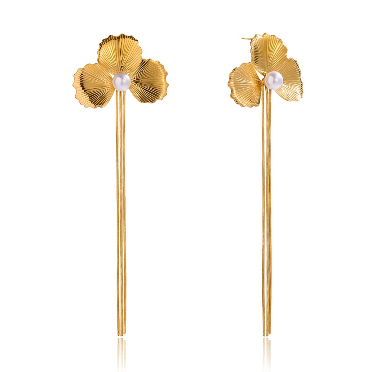 Golden Petal Pearl Drops – Elegante Blumen - Ohrringe mit Perle & langen Goldsträngen - PULXERA