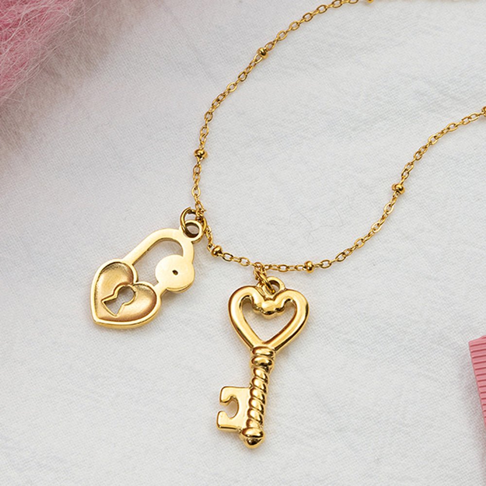 Heart & Key Necklace – Zarte Goldkette mit Herzschloss und Schlüsselanhänger - PULXERA