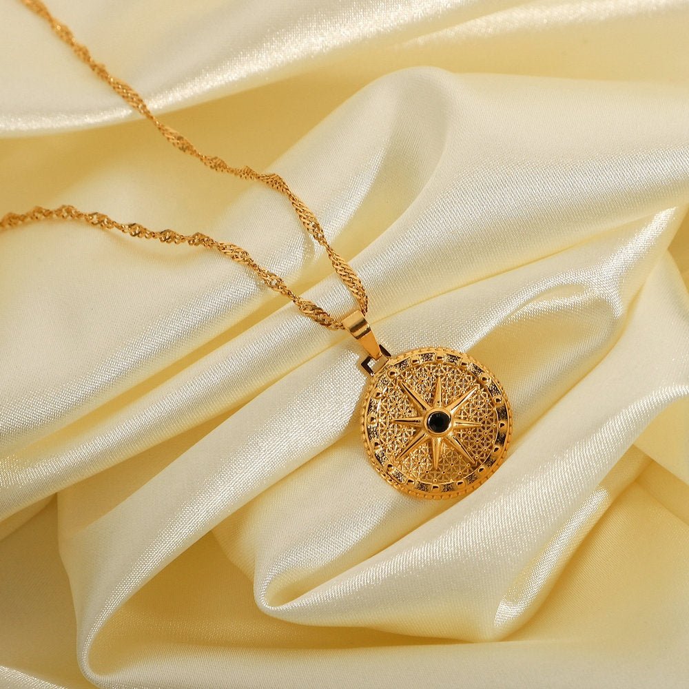 Kompass Royal – Vergoldete Kompass - Halskette mit schwarzem Stein - PULXERA