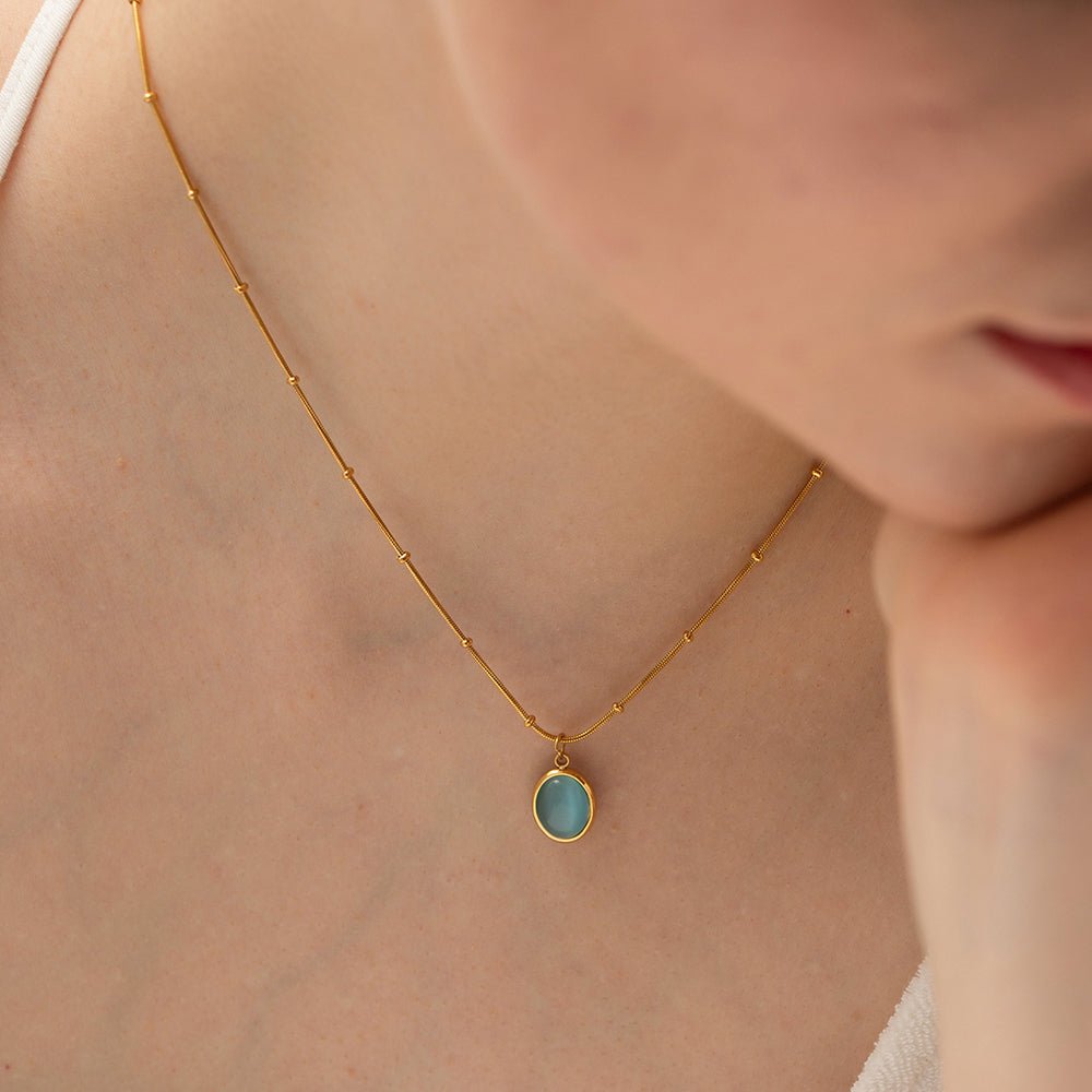 lue Aura Necklace – Elegante Kette mit himmelblauem Anhänger - PULXERA