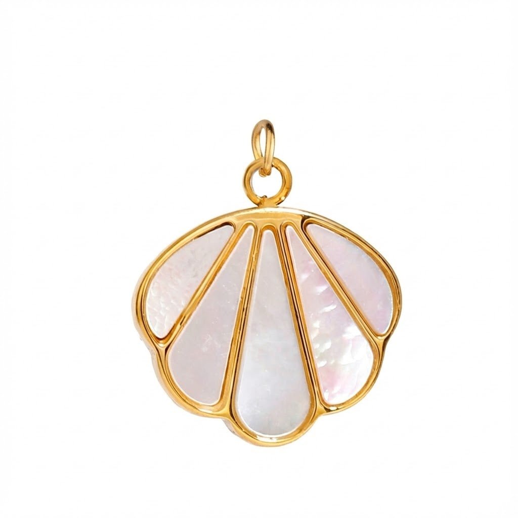 Muschel Charm mit Perlmutt – Eleganter Meeresanhänger in Gold - PULXERA