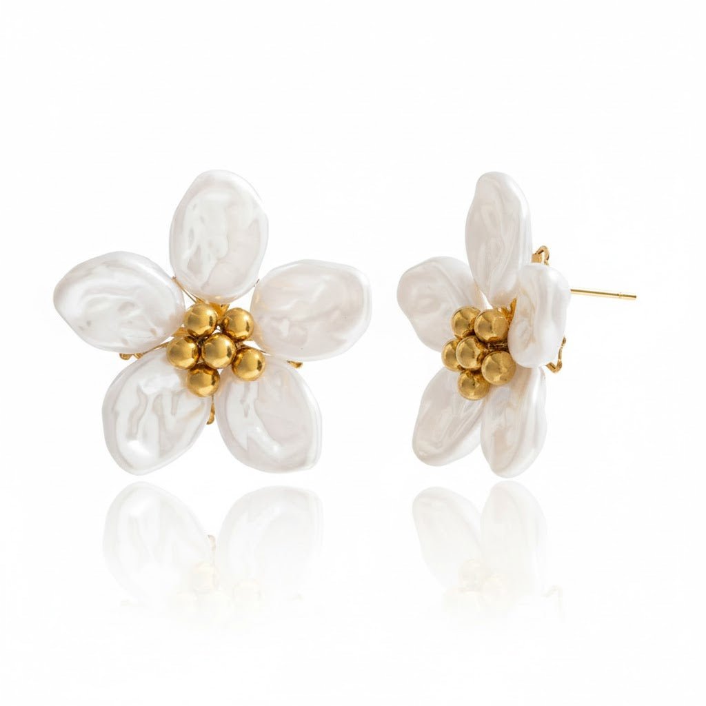 Pearl Bloom Ohrstecker – Elegante Blumen mit Perlmutt - Glanz - PULXERA