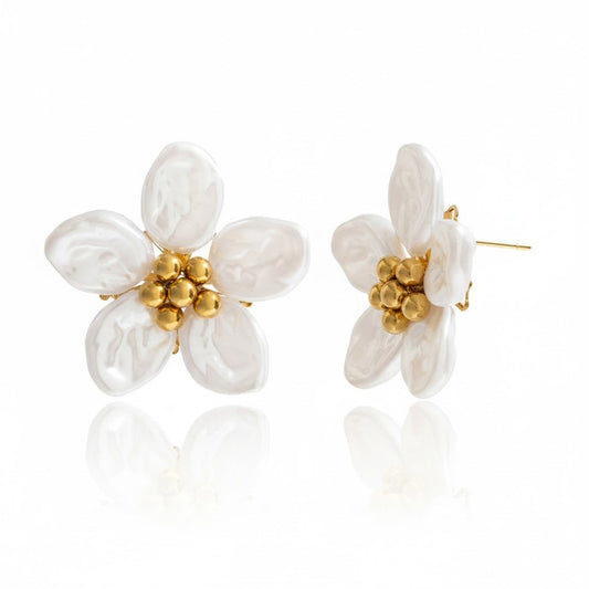 Pearl Bloom Ohrstecker – Elegante Blumen mit Perlmutt - Glanz - PULXERA