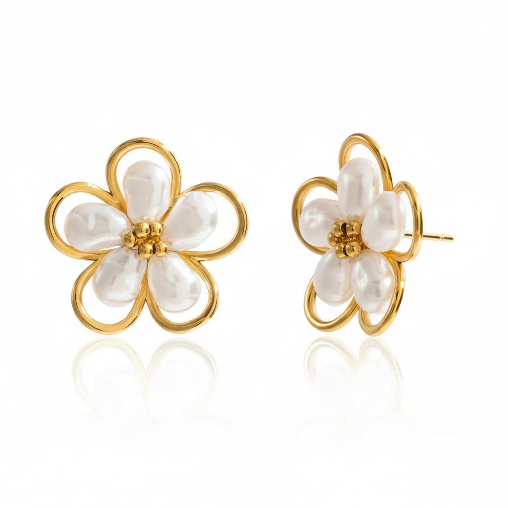 Pearl Blossom Ohrstecker – Elegante Blumen mit Perlenoptik - PULXERA