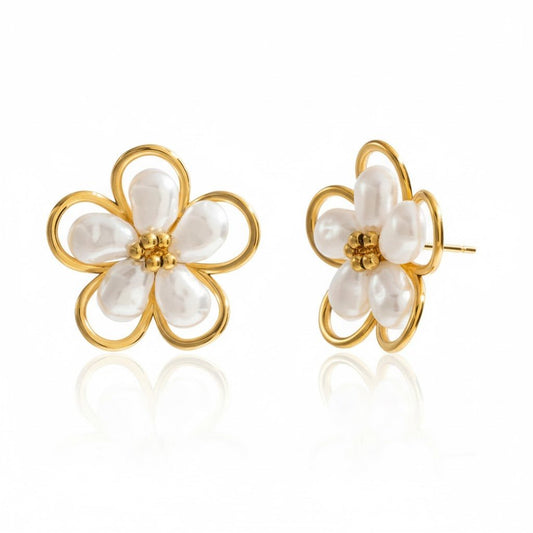 Pearl Blossom Ohrstecker – Elegante Blumen mit Perlenoptik - PULXERA