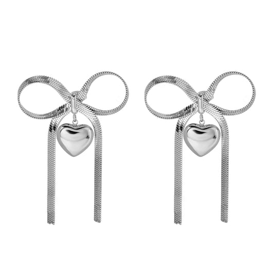 Silver Bow Heart – Elegante Schleifen - Ohrringe mit Herzanhänger - PULXERA