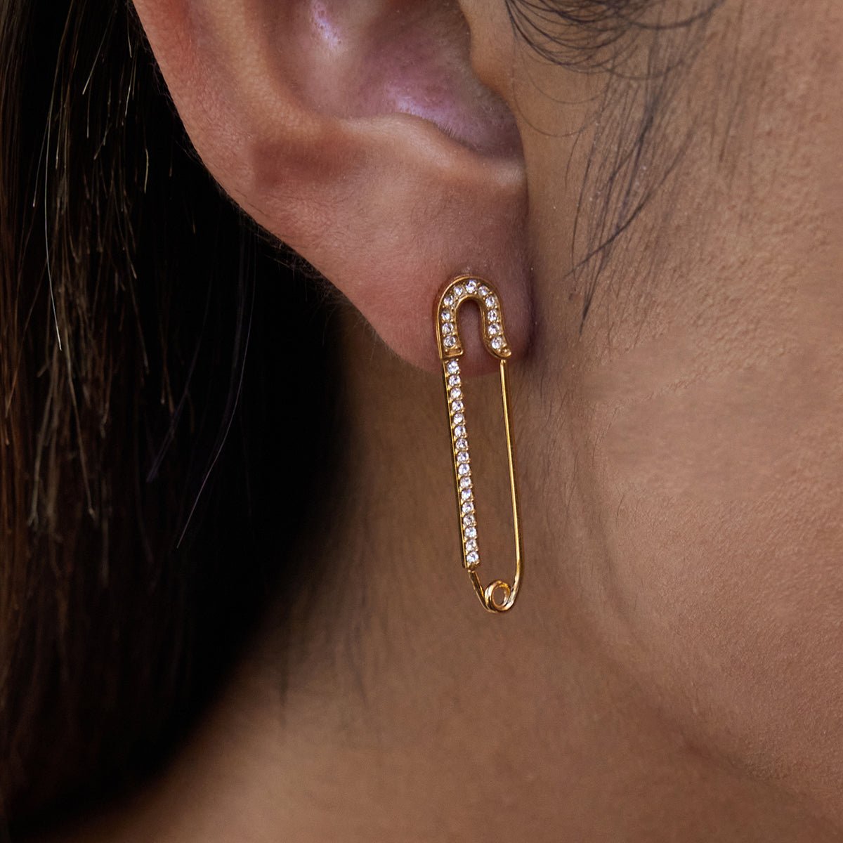 Sparkle Safety – Elegante Sicherheitsnadel - Ohrringe mit Zirkonia - PULXERA