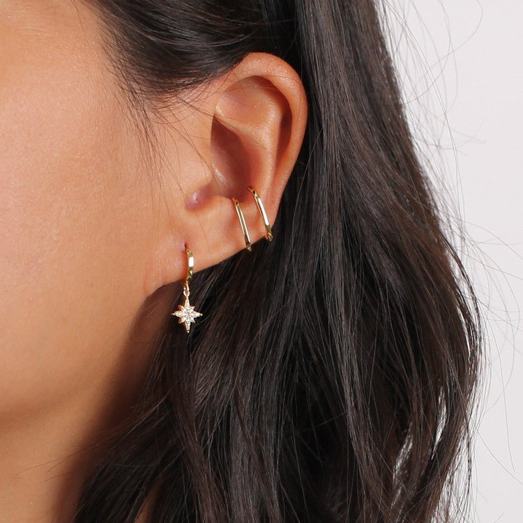 Starshine Hoop Earrings – Vergoldete Creolen mit funkelndem Sternanhänger - PULXERA