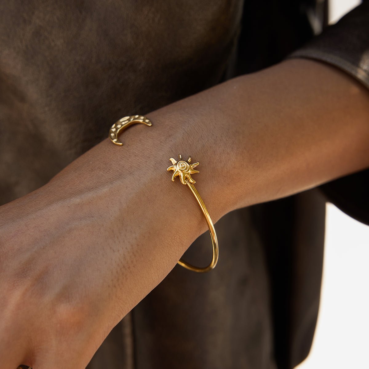Sun & Moon Armreif im 18K Gold Look - PULXERA
