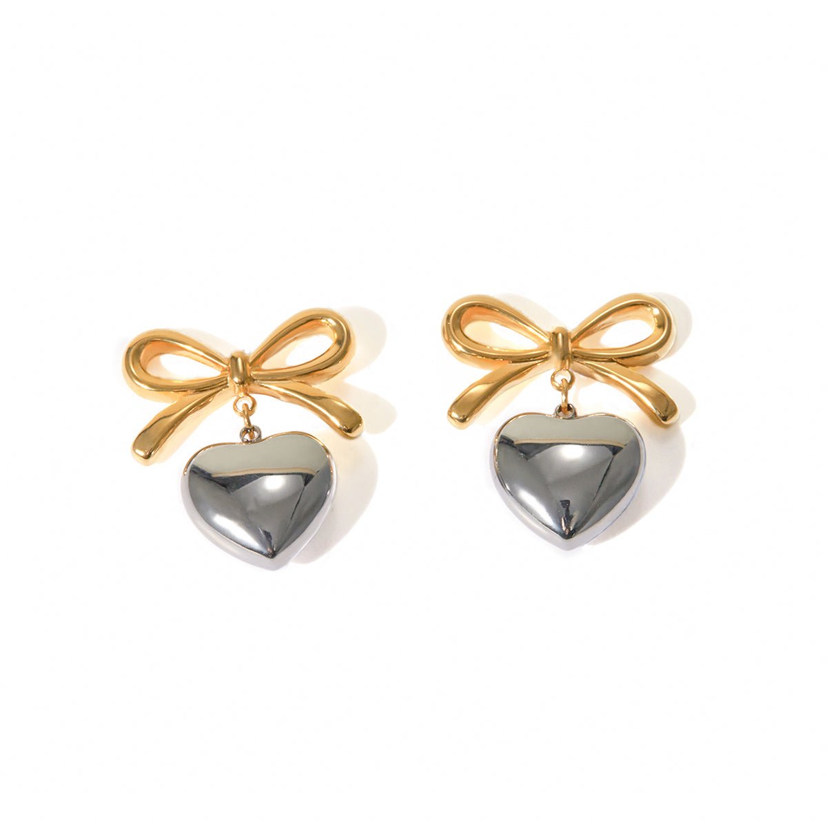 Sweet Bow Heart – Goldene Schleifen - Ohrringe mit silbernem Herz - PULXERA