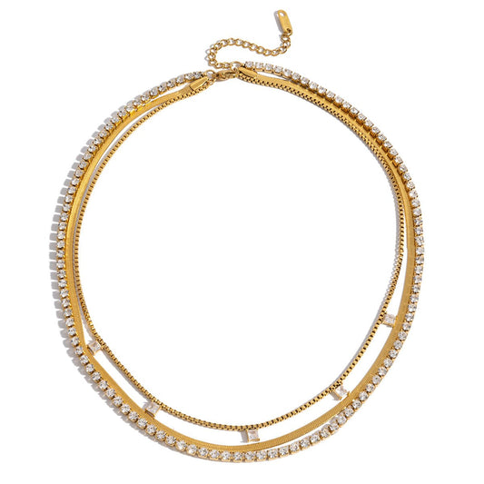 Triple Elegance Choker – Goldener 3 - Reihen - Choker mit Strass & Snake Chain - PULXERA