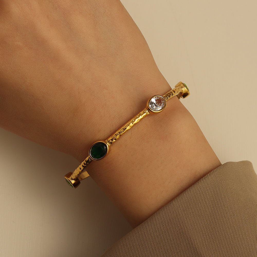 Vintage Hammered Armreif im 18K Gold look - PULXERA