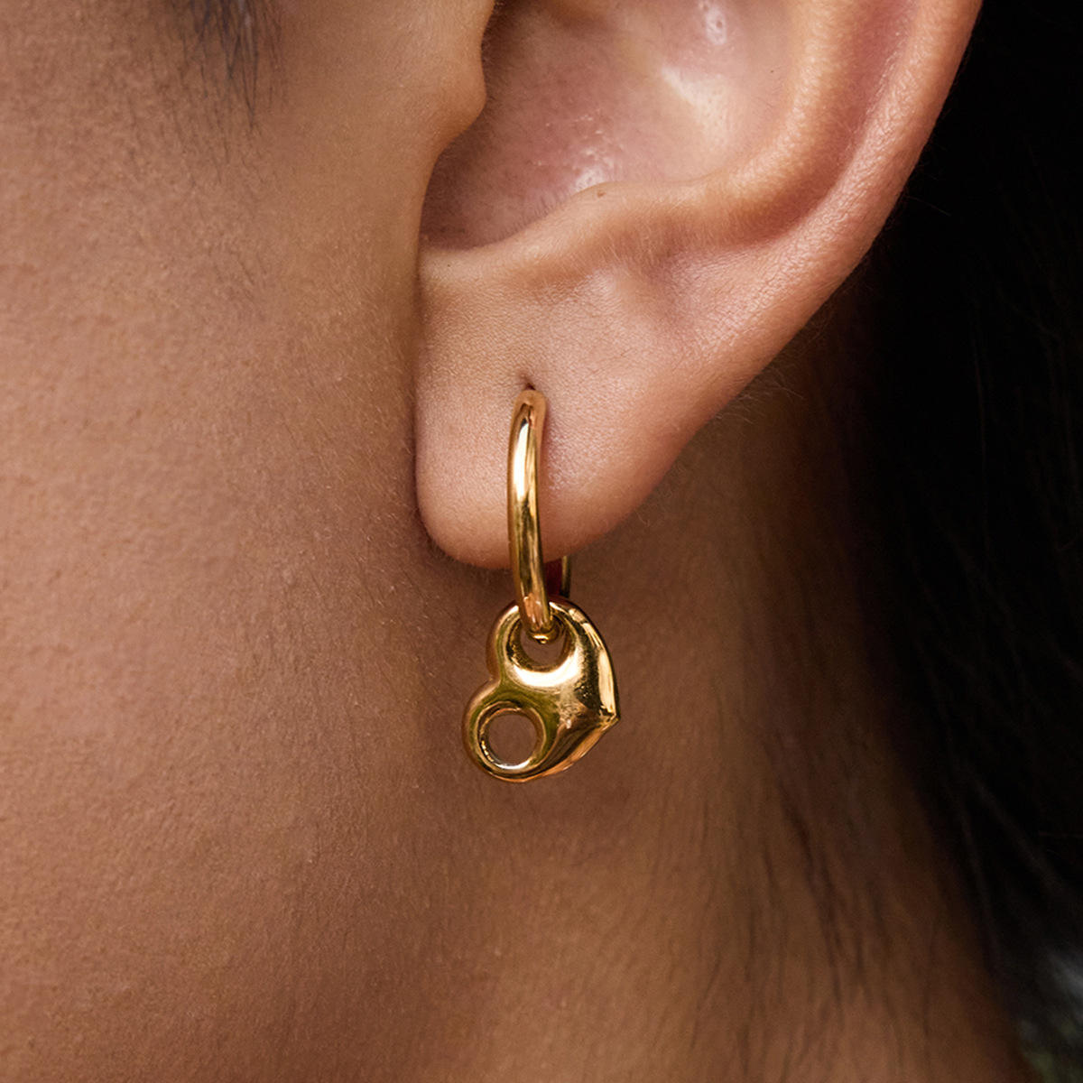 Heart Drop Mini Ohrring im 18K Gold look